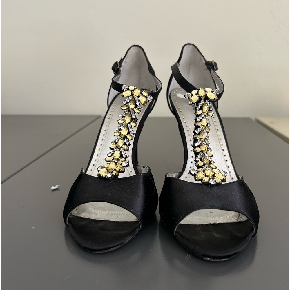 Women’s Adrienne Vittadini dressy pump. Black. 4” heel. Size 7x